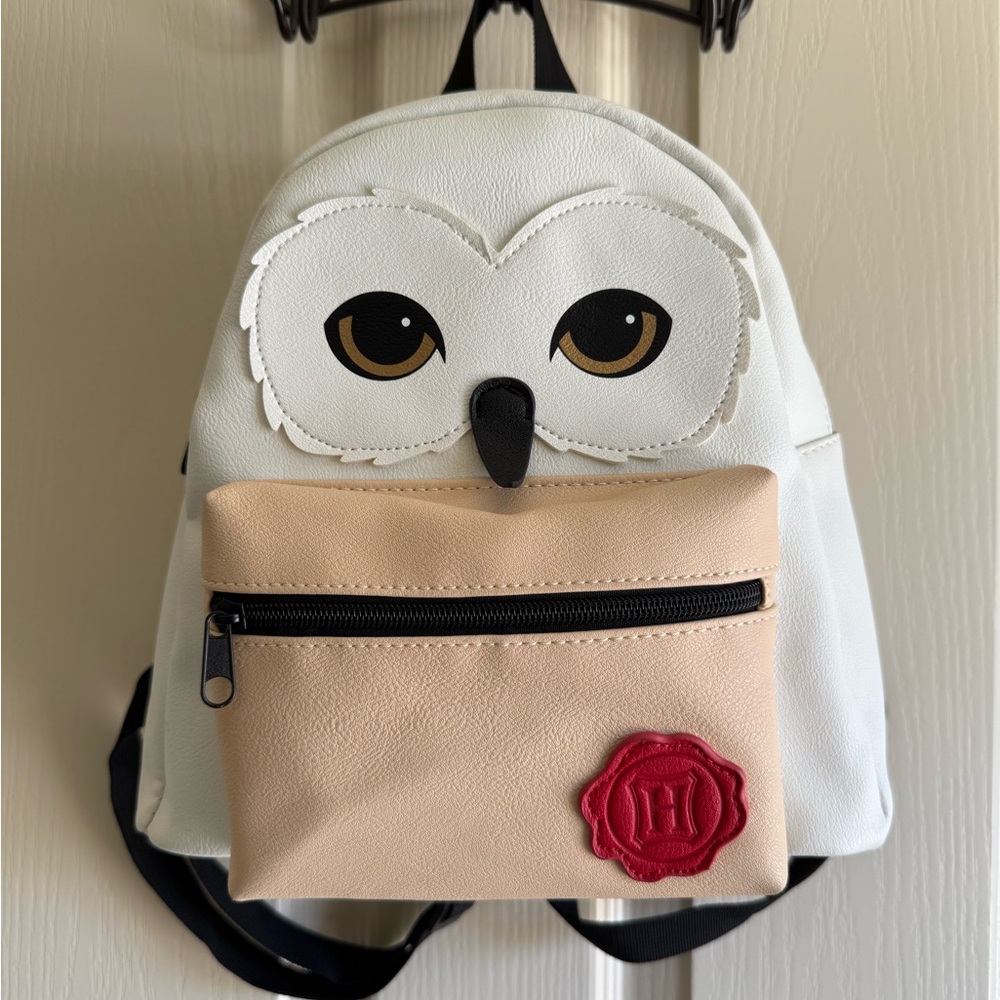 Wizarding World of Harry Potter Hedgewig Mini Backpack With Hogwarts Letter.